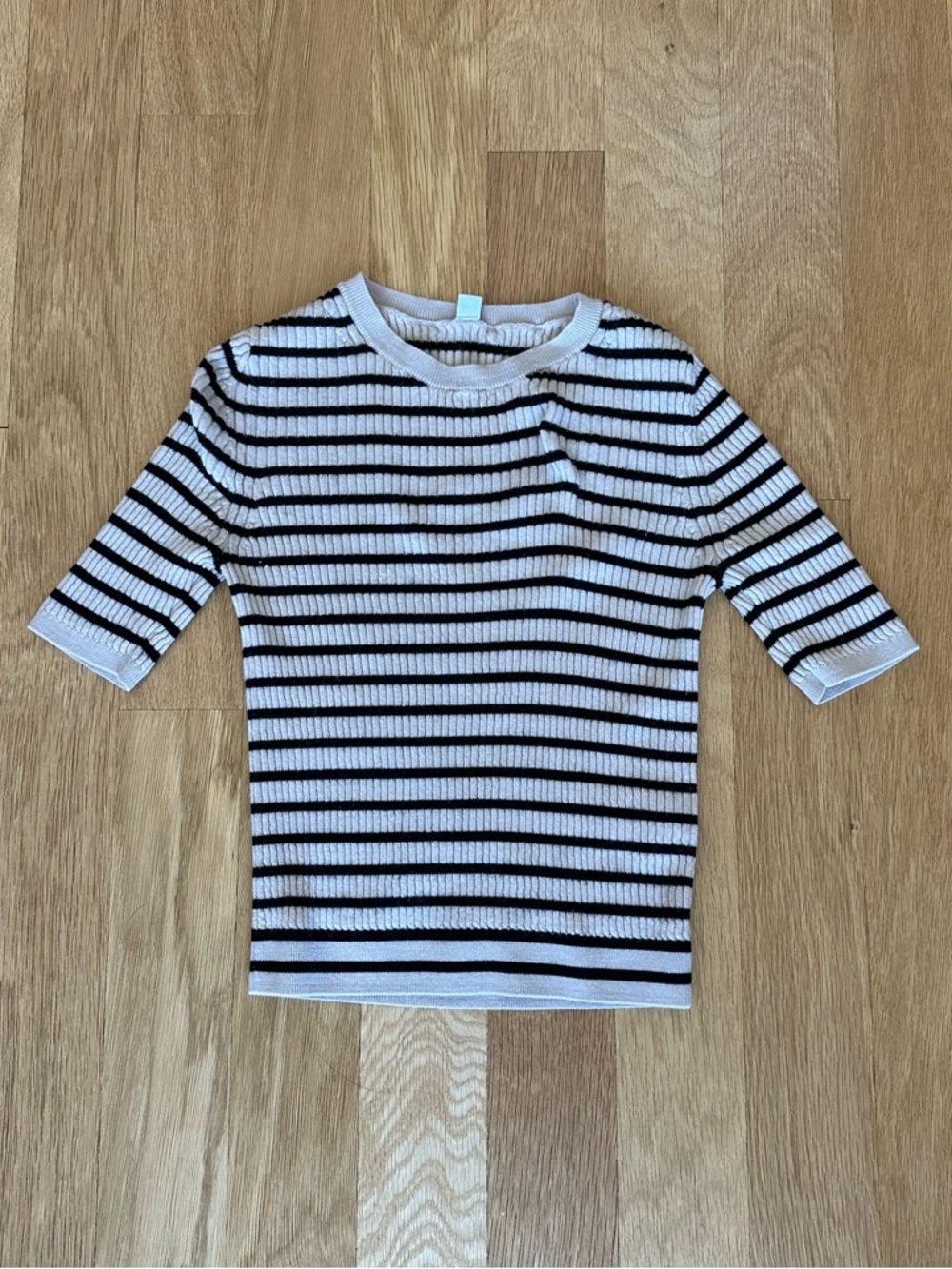 uniqlo tan / black stripe short sleeve sweater, size S